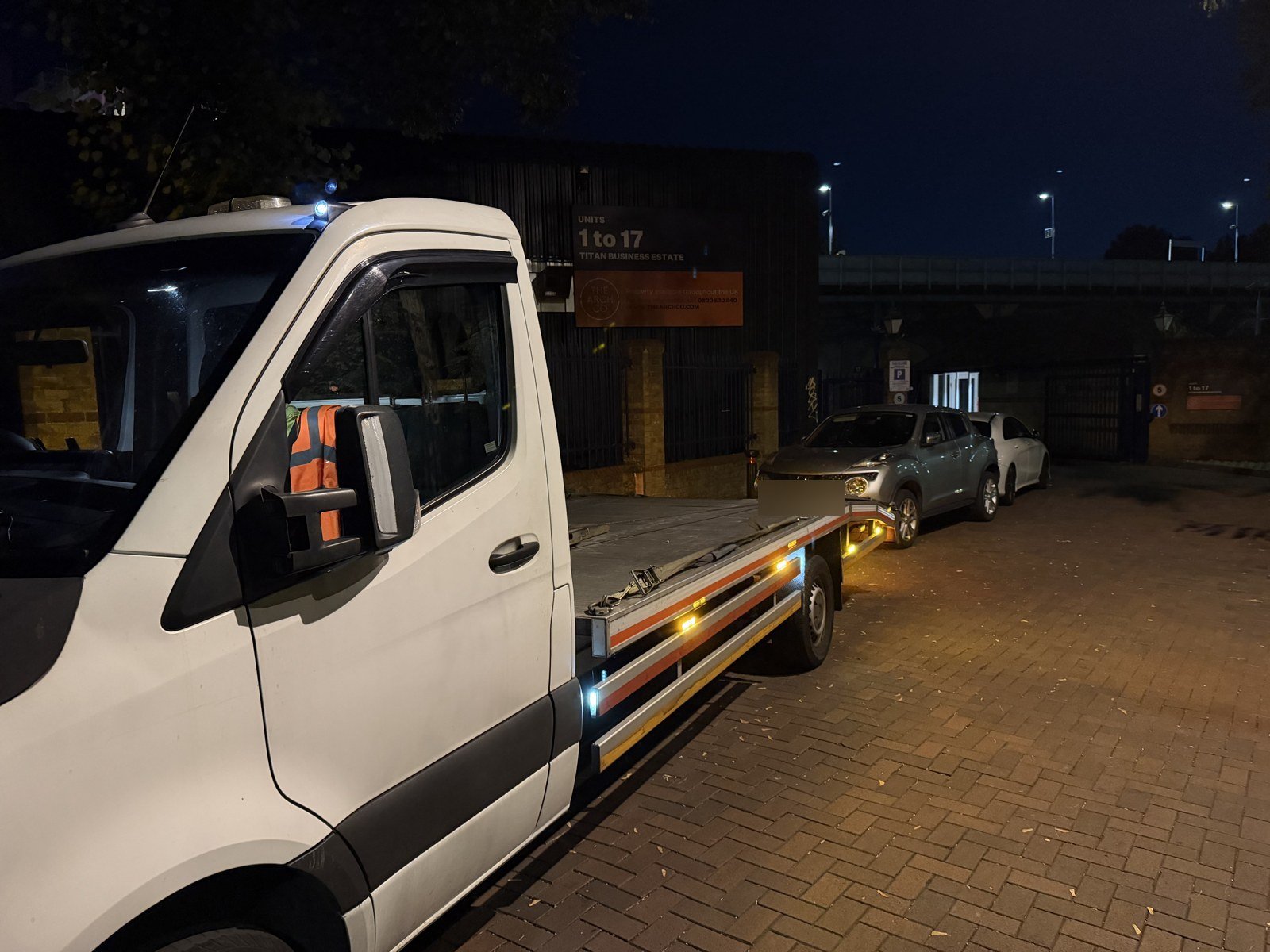 24/7 night-time car recovery with a flatbed truck in Woolwich, SE18