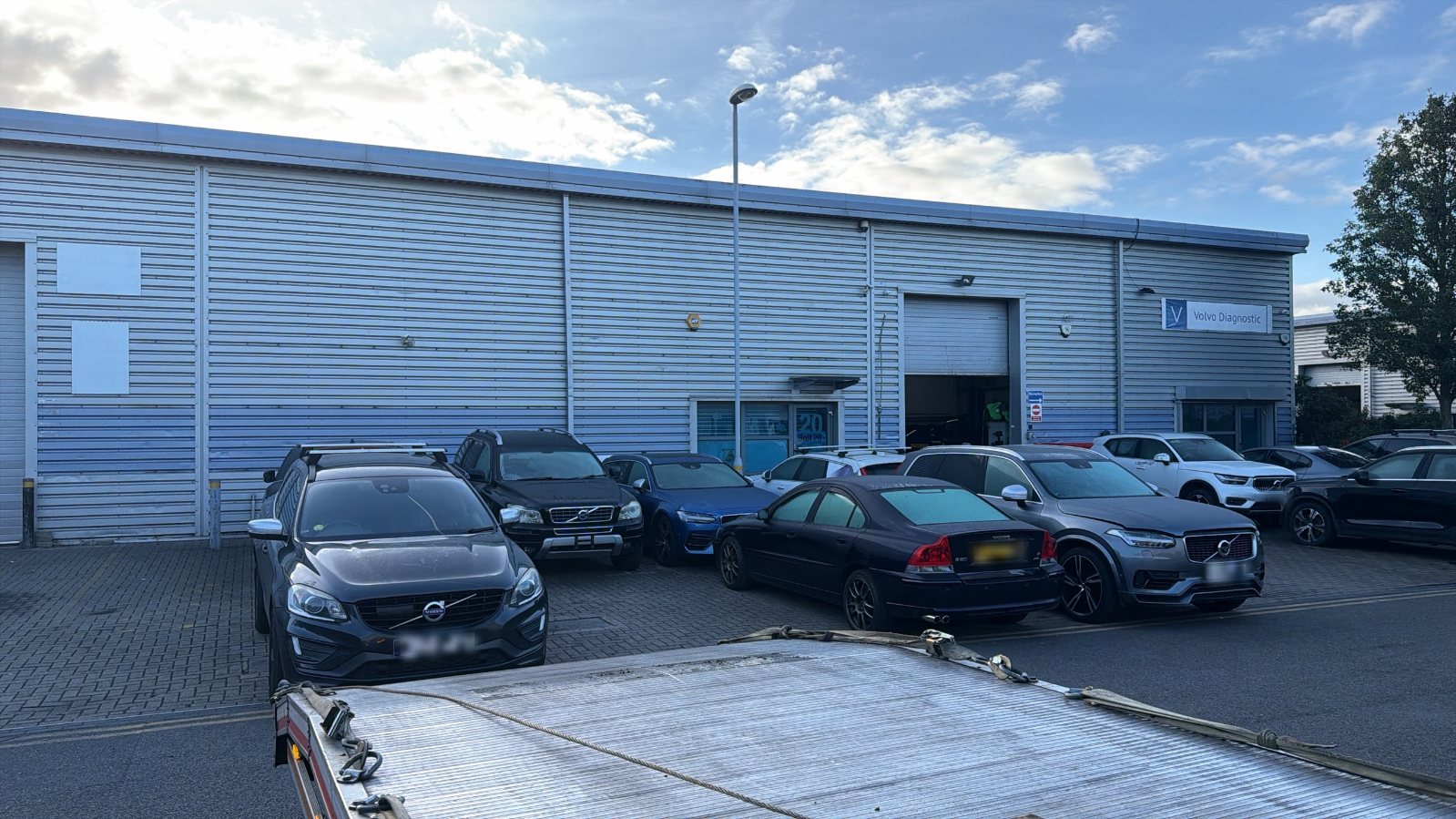 Car Recovery to Specialist Garages: Volvo Diagnostic Tilbury & Mister Transmission Charlton 3 Car recovery to Volvo Diagnostic, Tilbury – flatbed delivering to the Volvo specialist